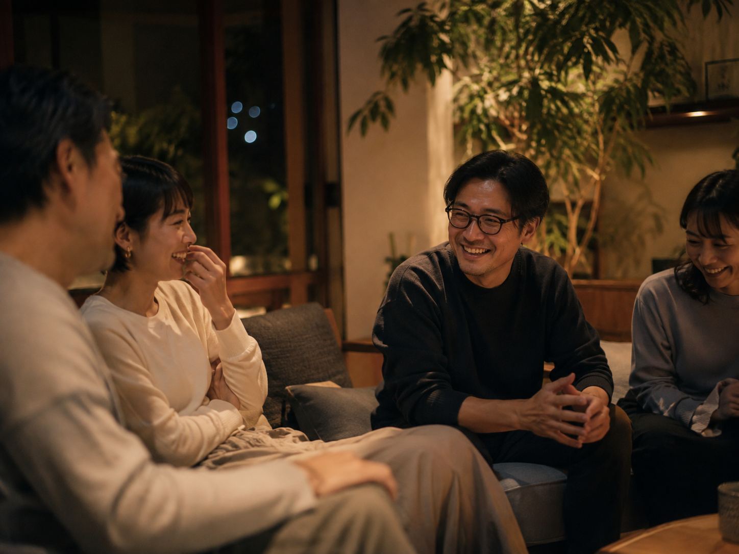 会員限定オフ会で談笑する様子